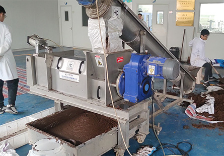 破解酒糟处理难题，螺旋挤压脱水机的核心价值